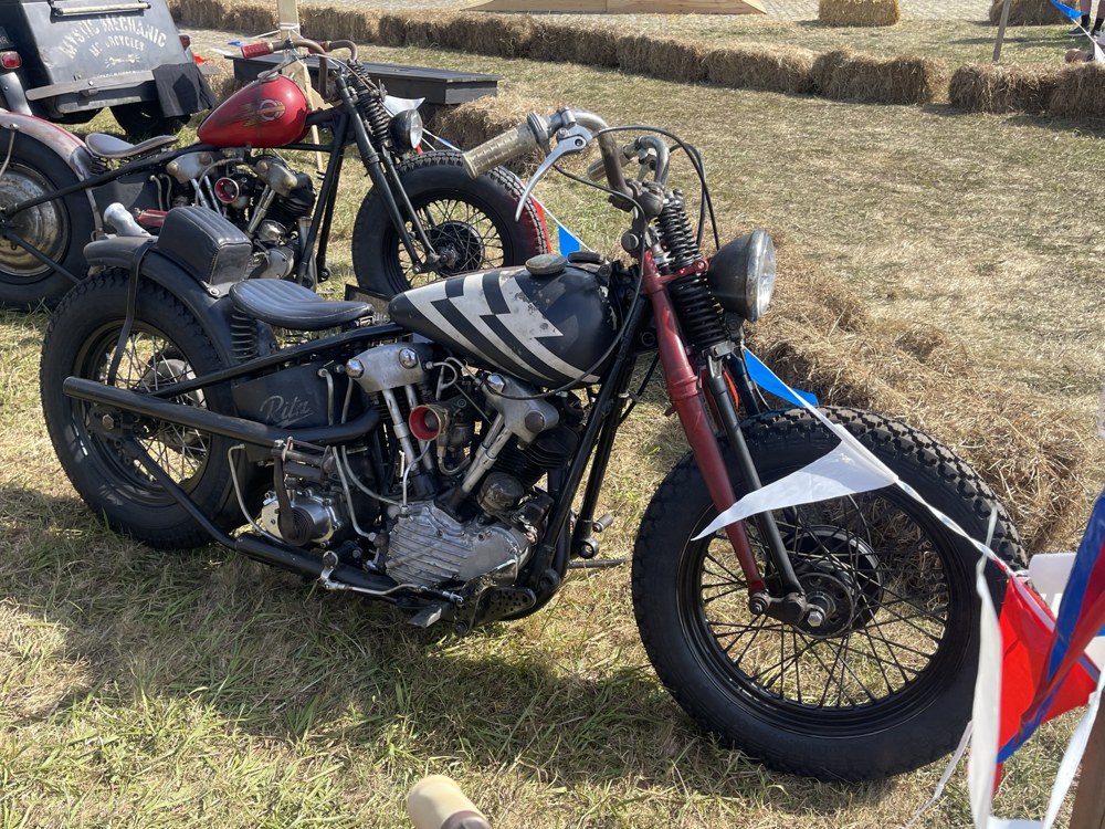 Rassemblement moto style Wheels & Waves